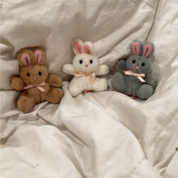 Vintage Russ Berrie Plush Bunny Trio - Brown, White, and Gray pristine 4” (3) - Picture 7 of 8